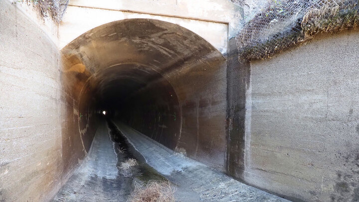 Tunnel opening for irrigation water