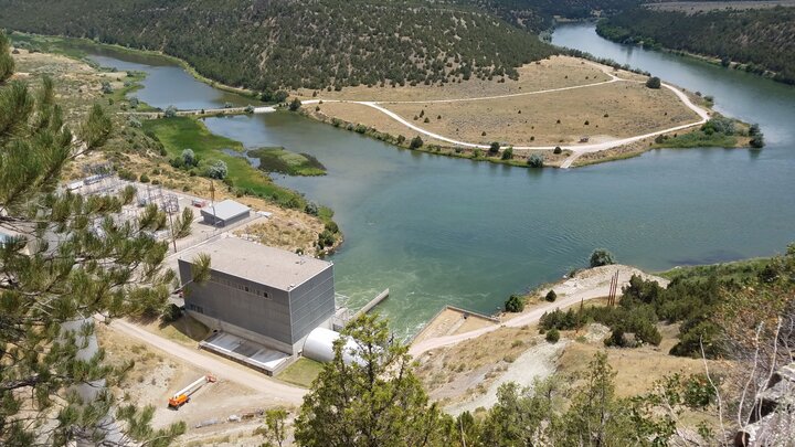 Glendo power plant  by river